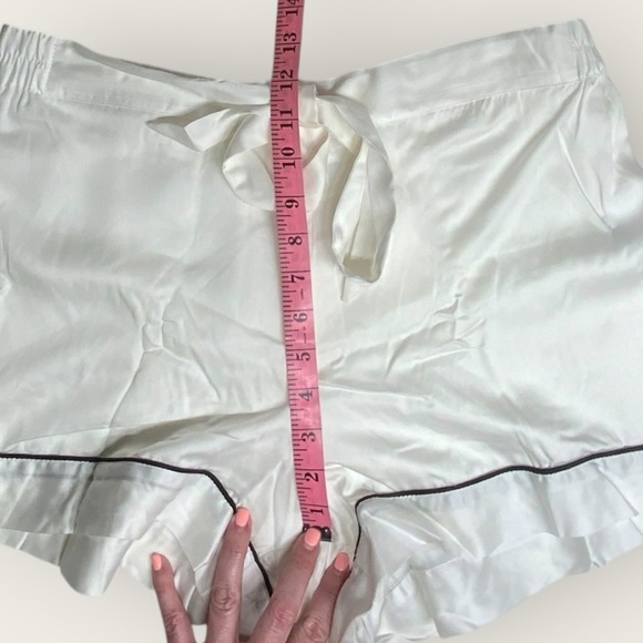 NWT | Ettitude | Signature Sateen Shorts | Cloud White/Black | Large - Picture 10 of 11